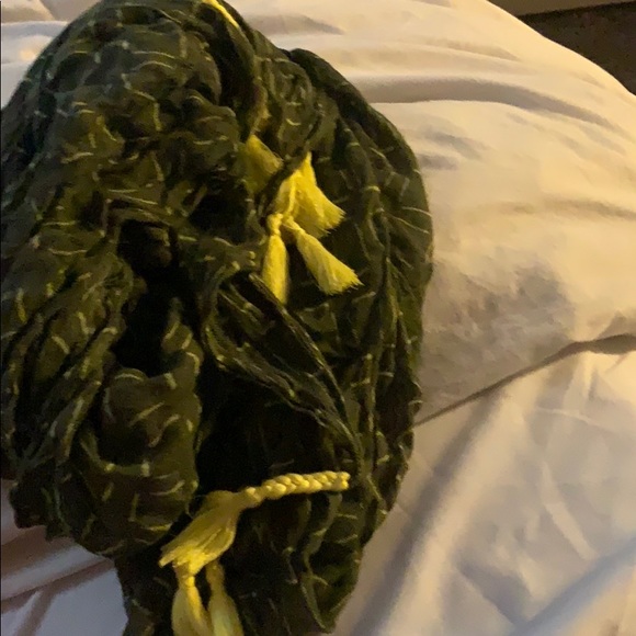 Scarves (6) - Picture 4 of 7